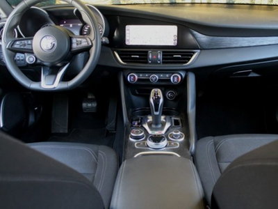 Alfa Romeo Giulia 2.2 Turbodiesel 190 CV AT8 Ti (13)
