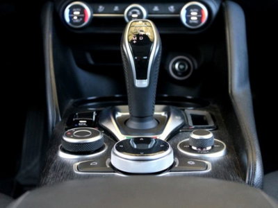 Alfa Romeo Giulia 2.2 Turbodiesel 190 CV AT8 Ti (18)