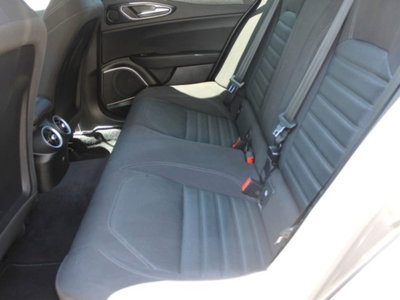 Alfa Romeo Giulia 2.2 Turbodiesel 190 CV AT8 Ti (9)