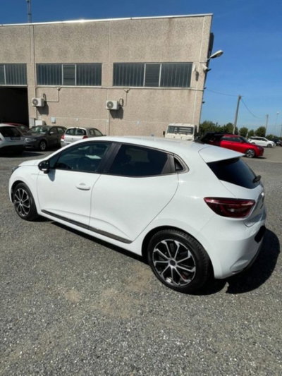 Renault Clio Full Hybrid E-Tech 140 CV 5 porte Zen (12)