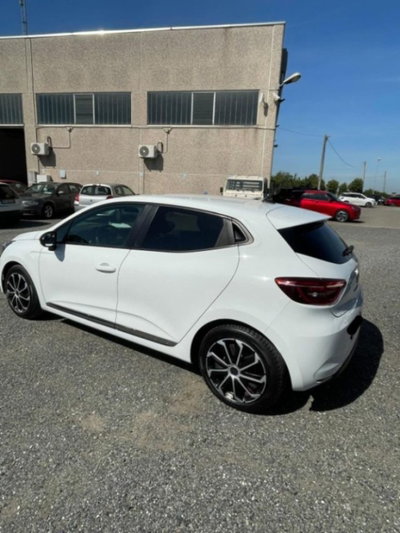 Renault Clio Full Hybrid E-Tech 140 CV 5 porte Zen (14)