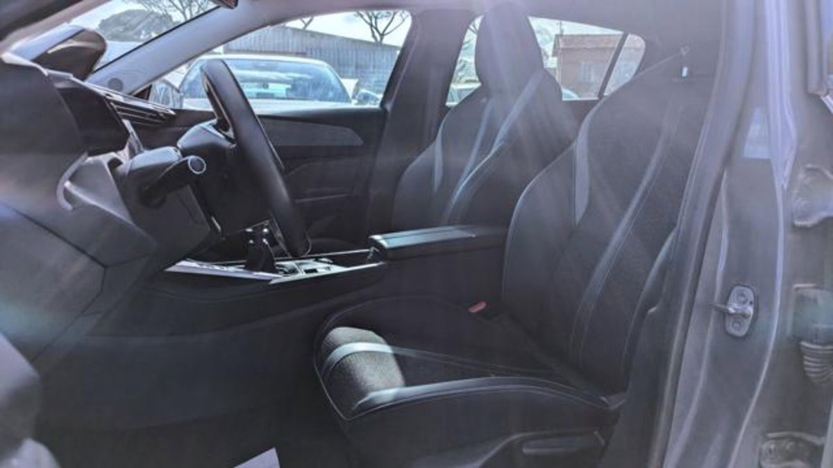 Peugeot 308 1.2 puretech t Allure s&s 130cv (7)