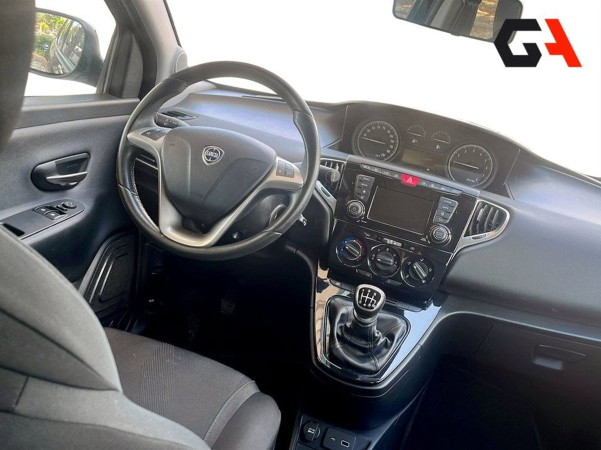 Lancia Ypsilon 1.0 FireFly 5 porte S&S Hybrid Gold Plus (11)