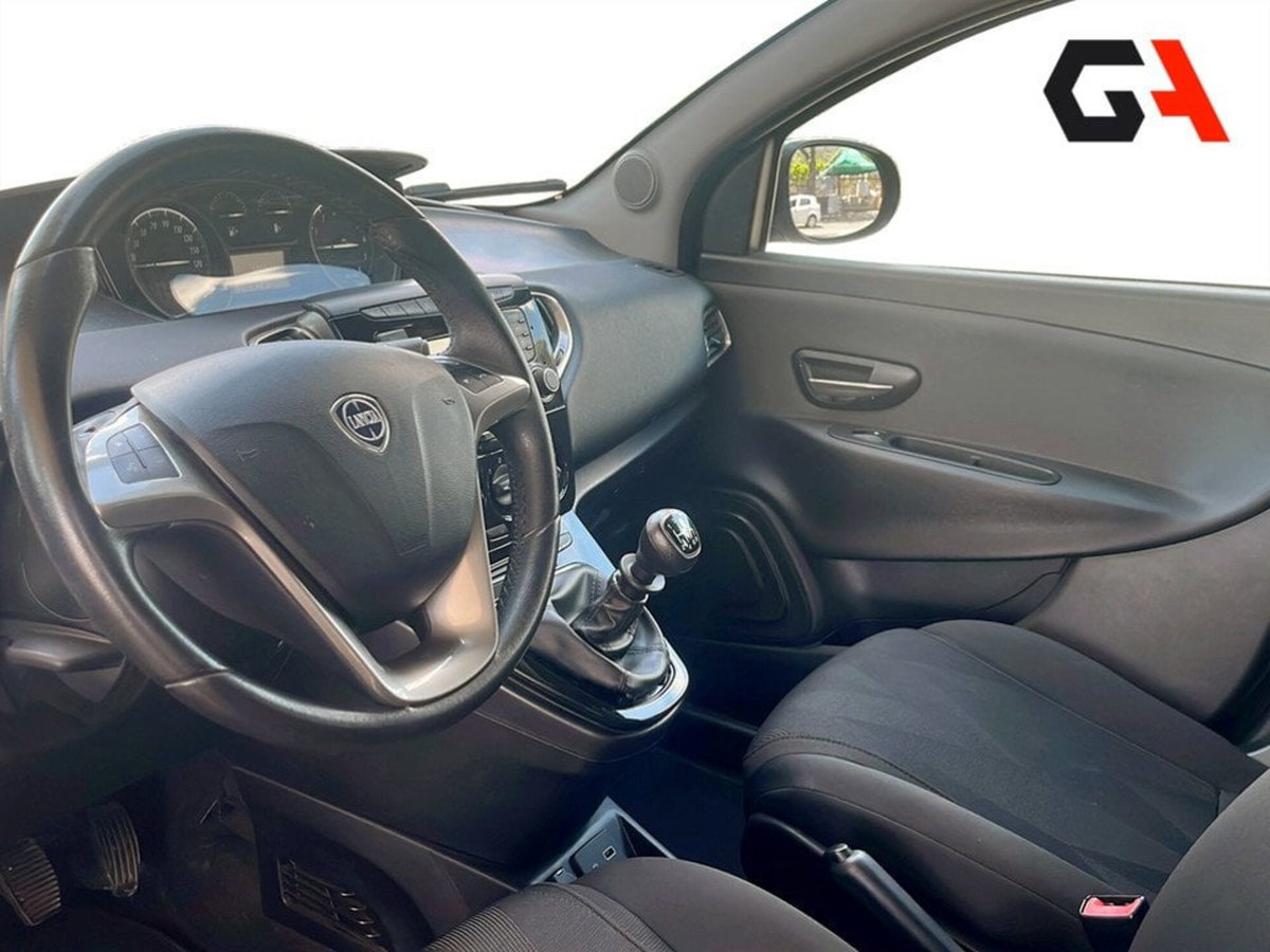 Lancia Ypsilon 1.0 FireFly 5 porte S&S Hybrid Gold Plus (12)