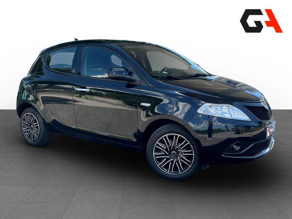 Lancia Ypsilon 1.0 FireFly 5 porte S&S Hybrid Gold Plus (3)