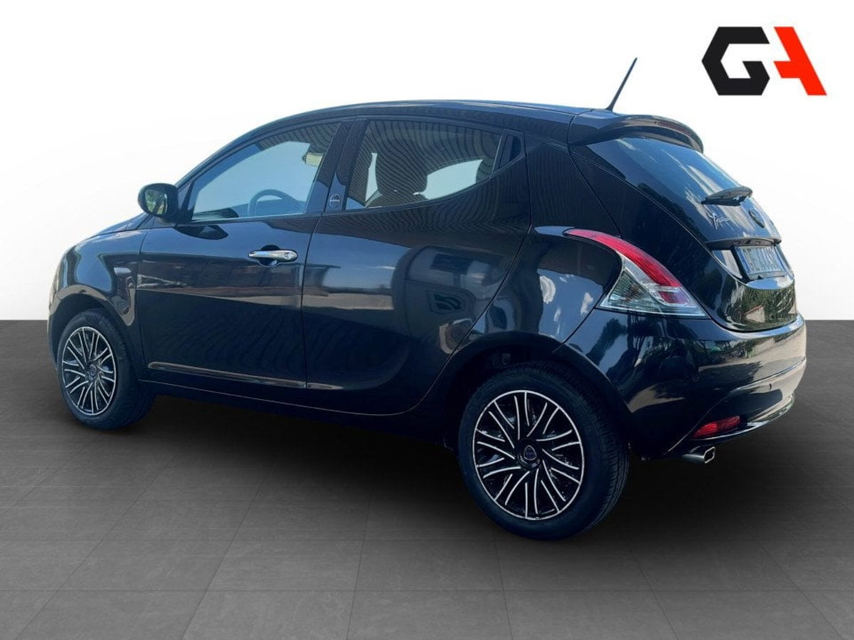 Lancia Ypsilon 1.0 FireFly 5 porte S&S Hybrid Gold Plus (8)