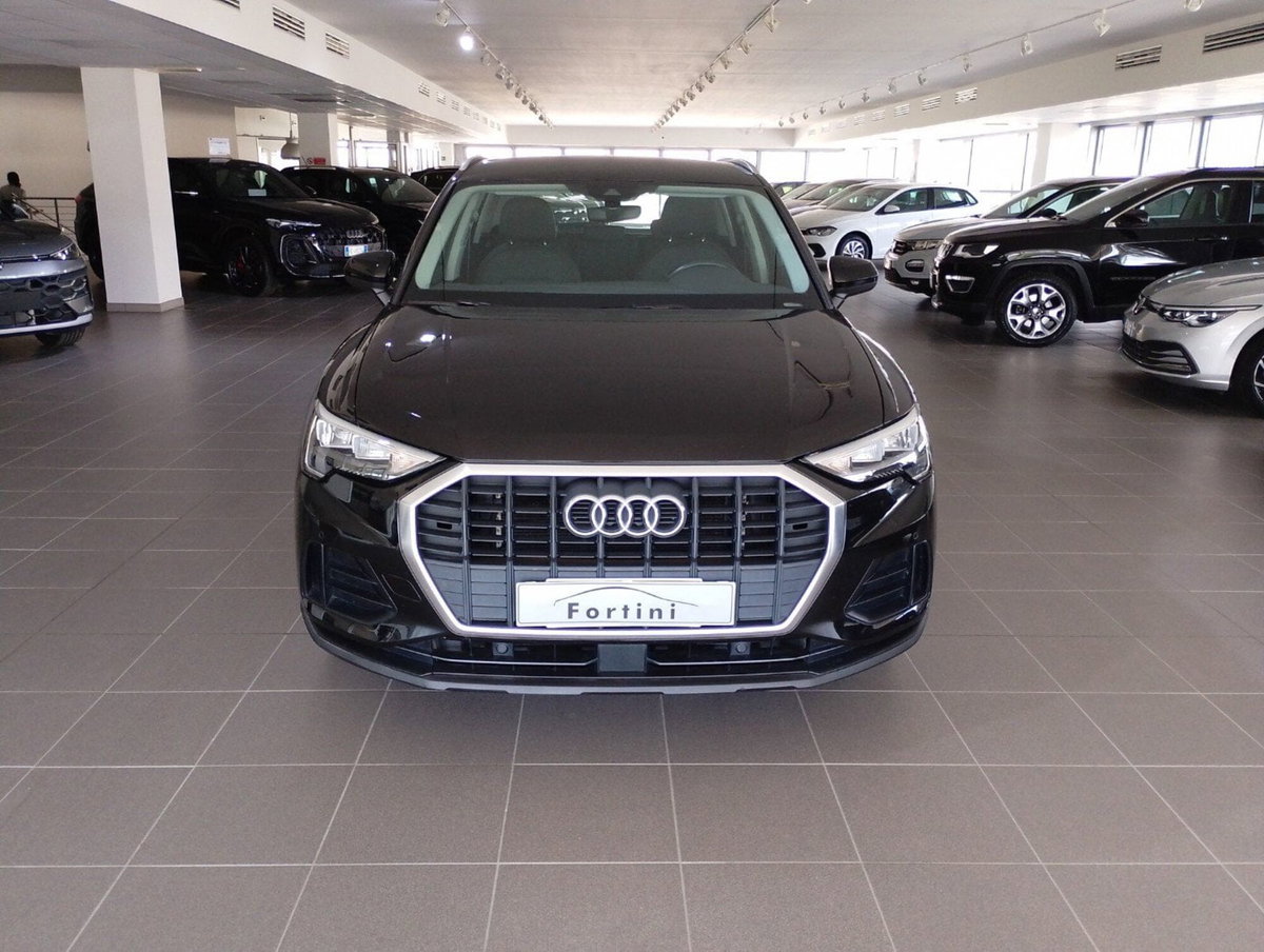Audi Q3 35 1.5 tfsi Business (2)