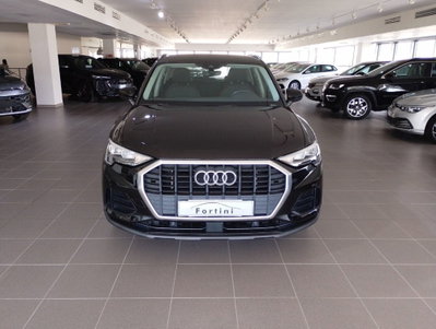 Audi Q3 35 1.5 tfsi Business (2)