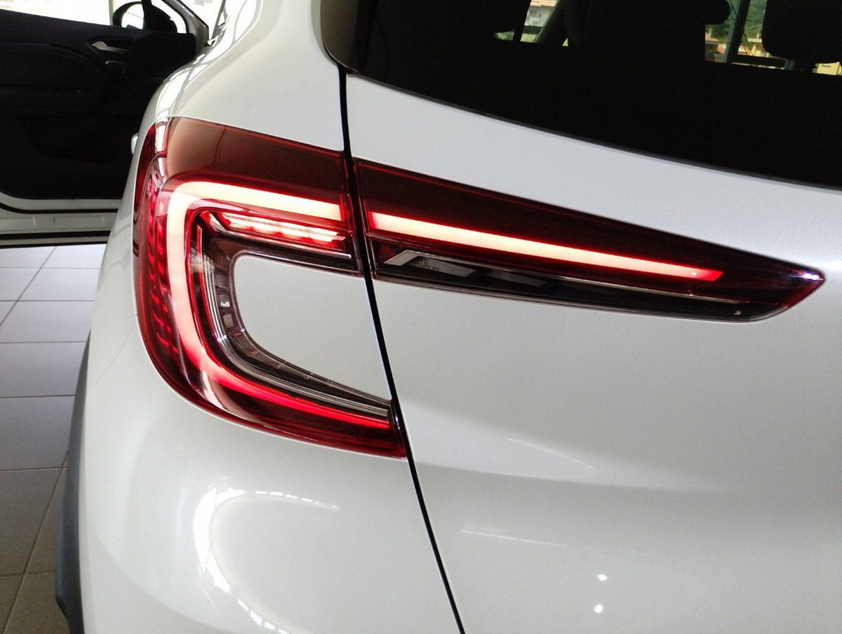 Renault Captur Full Hybrid E-Tech 145 CV Techno (19)