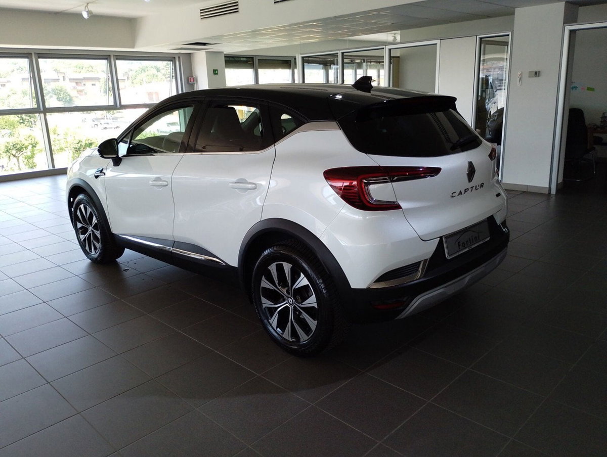 Renault Captur Full Hybrid E-Tech 145 CV Techno (4)
