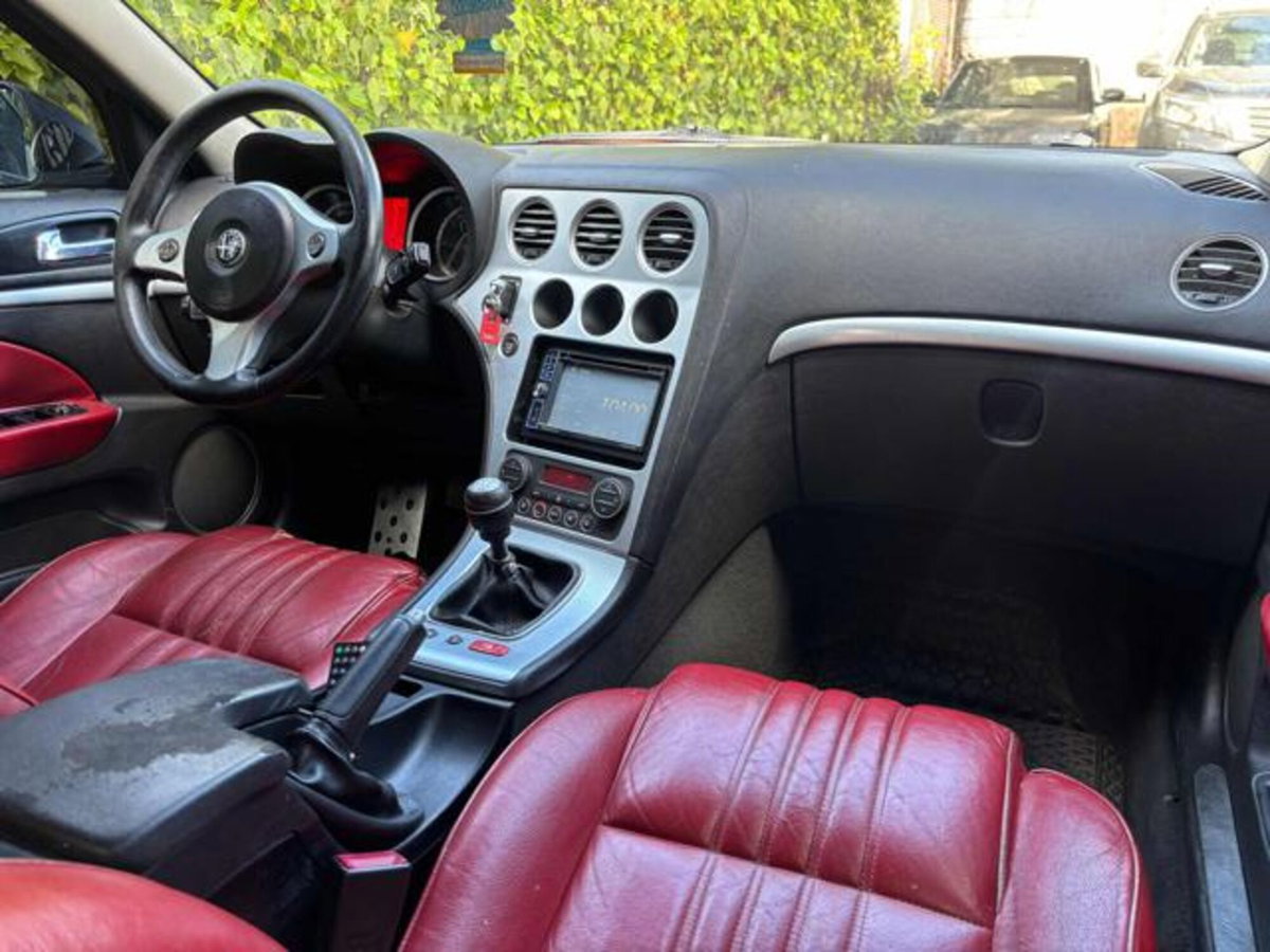 Alfa Romeo 159 2.4 JTDm 20V Exclusive (7)