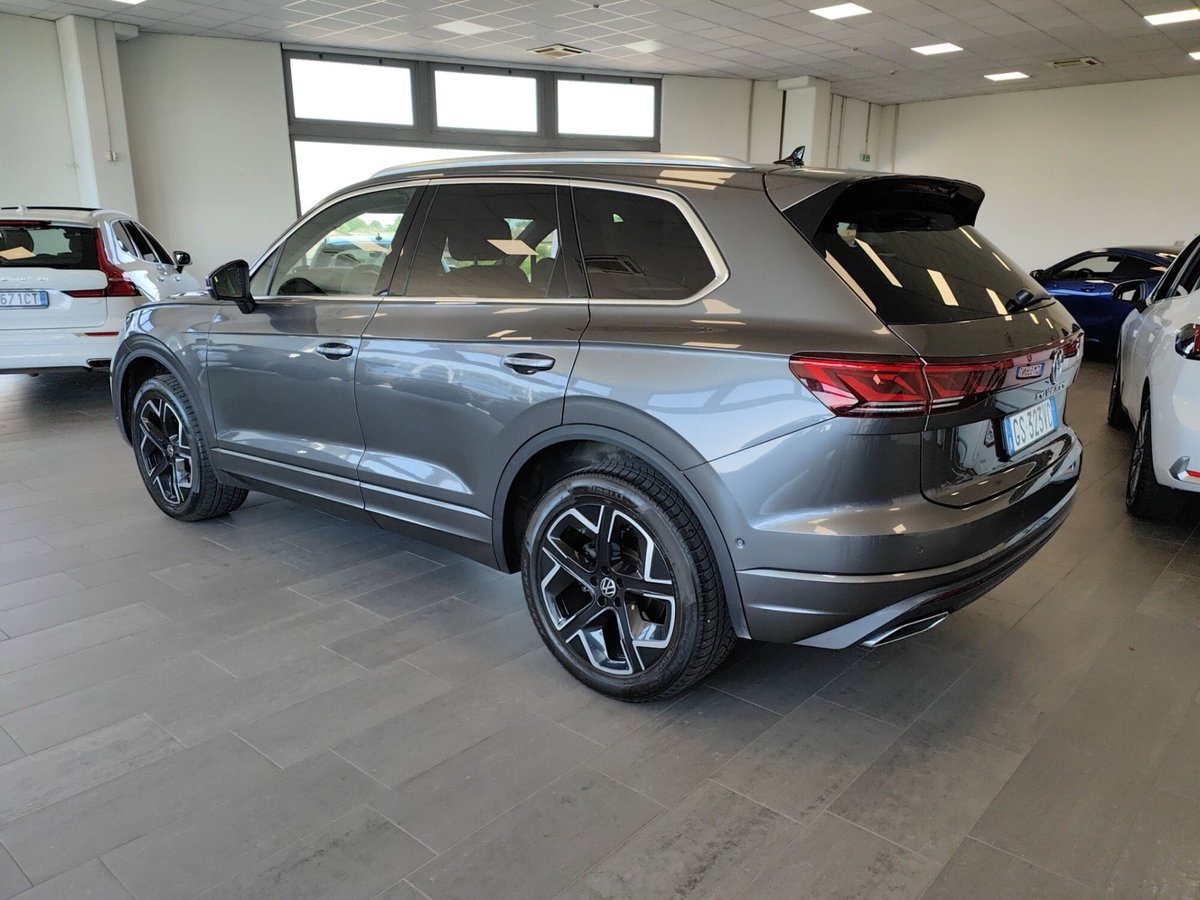Volkswagen Touareg 3.0 V6 TDI SCR (9)