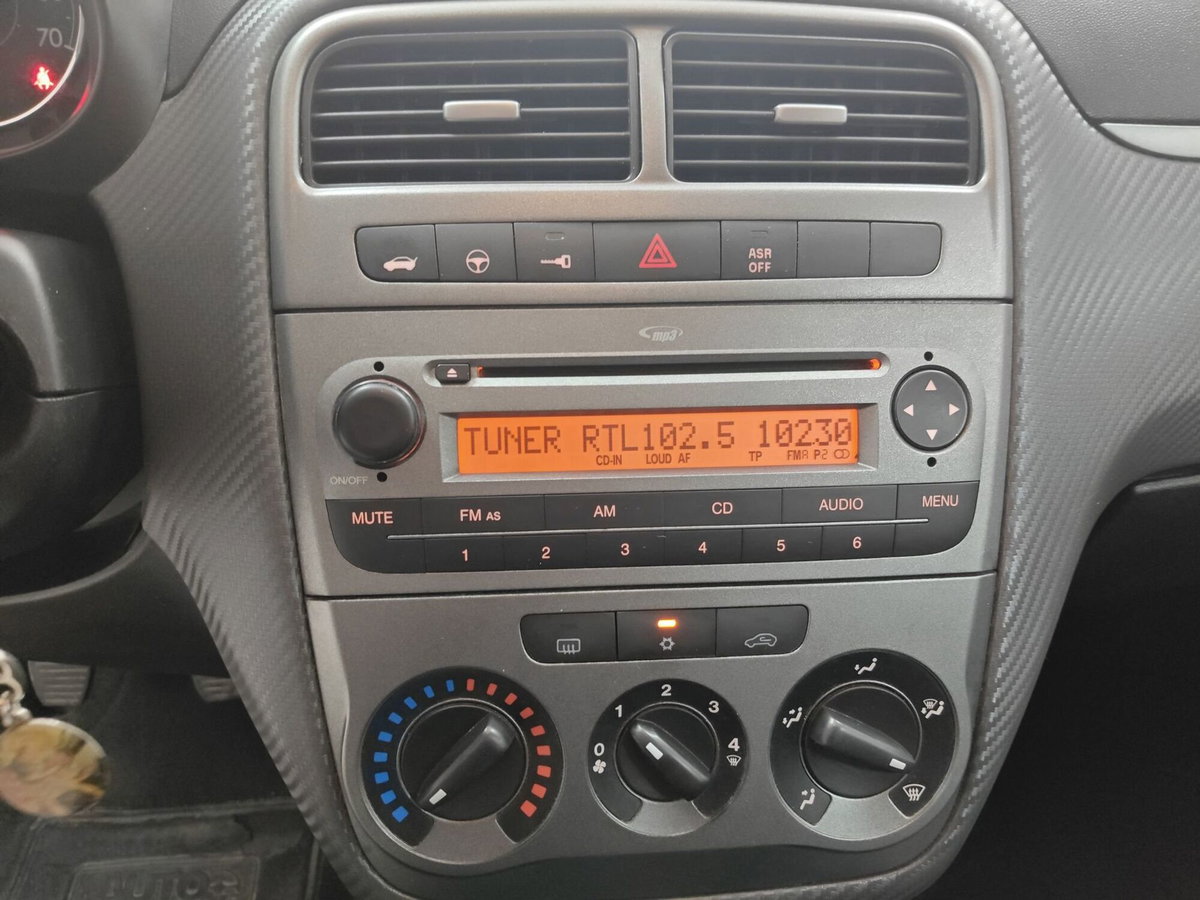 Fiat Grande Punto 1.3 MJT 90 CV 5 porte Dynamic (20)