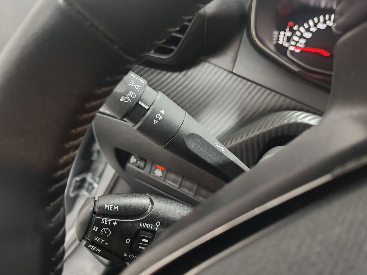 Peugeot 208 PureTech 75 Stop&Start 5 porte Allure (8)
