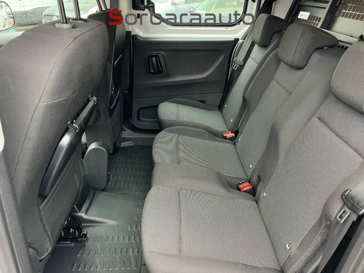 Fiat Doblò Furgone van d.cab XL 1.5 diesel 130cv auto (13)