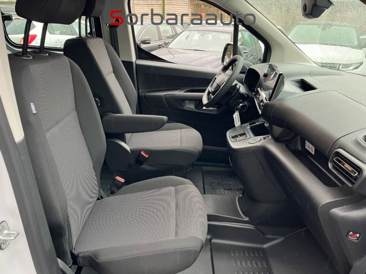 Fiat Doblò Furgone van d.cab XL 1.5 diesel 130cv auto (18)