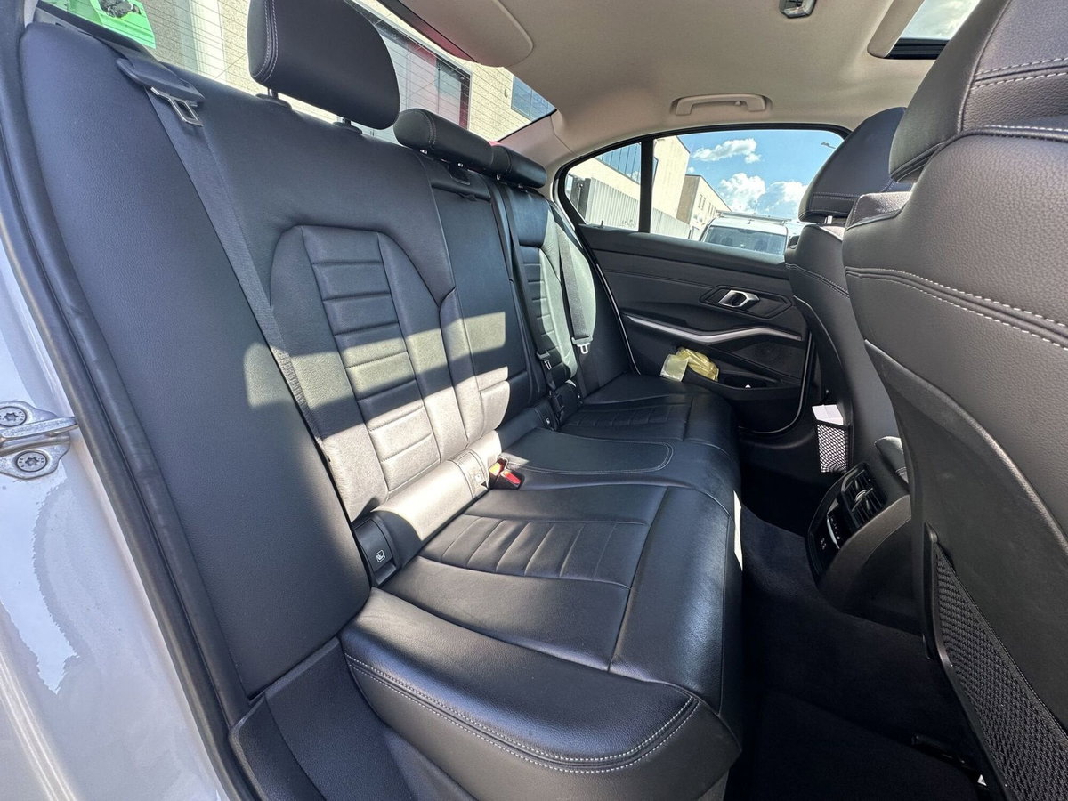 BMW Serie 3 318d 48V Business Advantage (14)