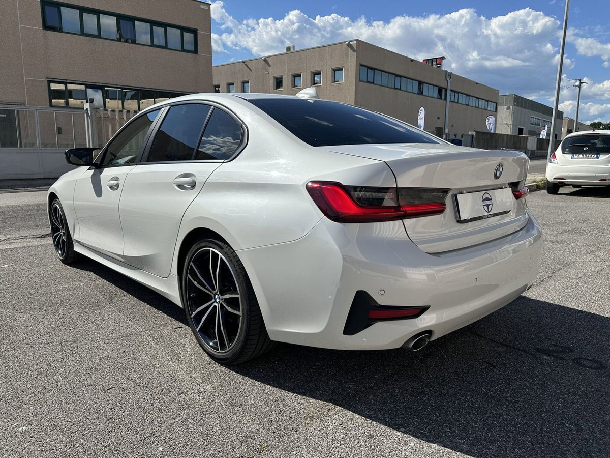 BMW Serie 3 318d 48V Business Advantage (4)