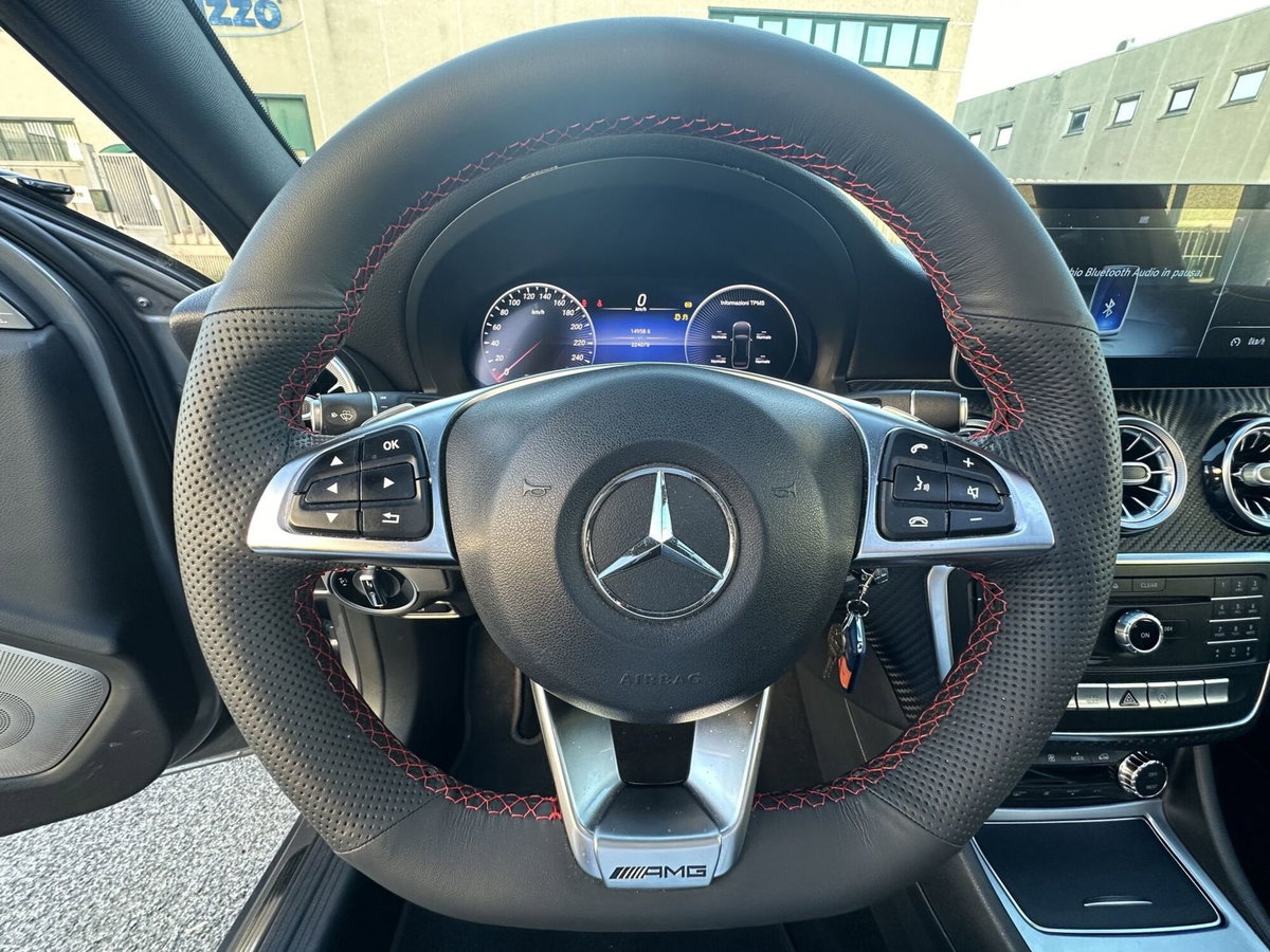 Mercedes-Benz Classe A 200 d Automatic 4Matic Premium (9)