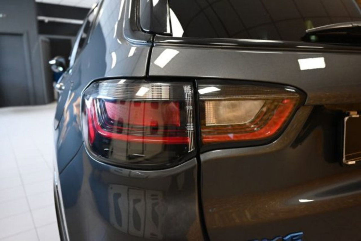 Jeep Compass 1.3 T4 190CV PHEV AT6 4xe Night Eagle (16)