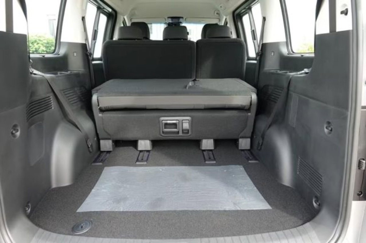 Hyundai Staria 1.6 hev 2wd auto (10)
