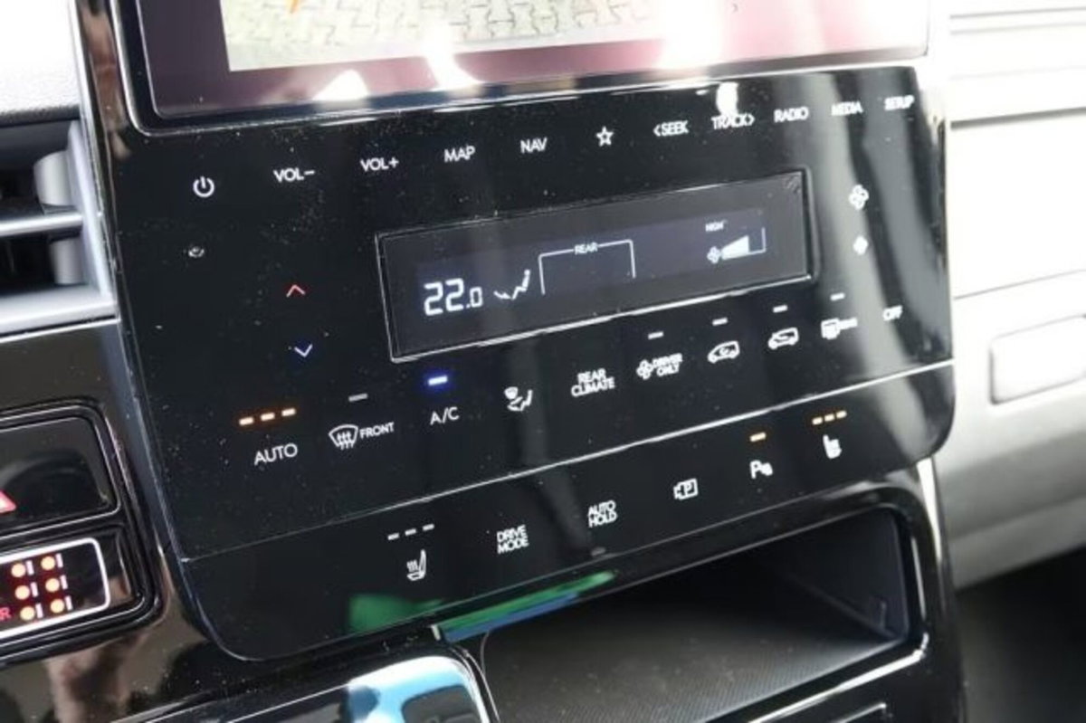 Hyundai Staria 1.6 hev 2wd auto (14)