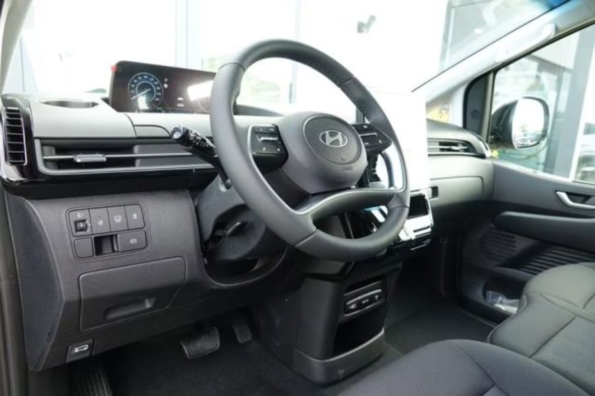 Hyundai Staria 1.6 hev 2wd auto (19)