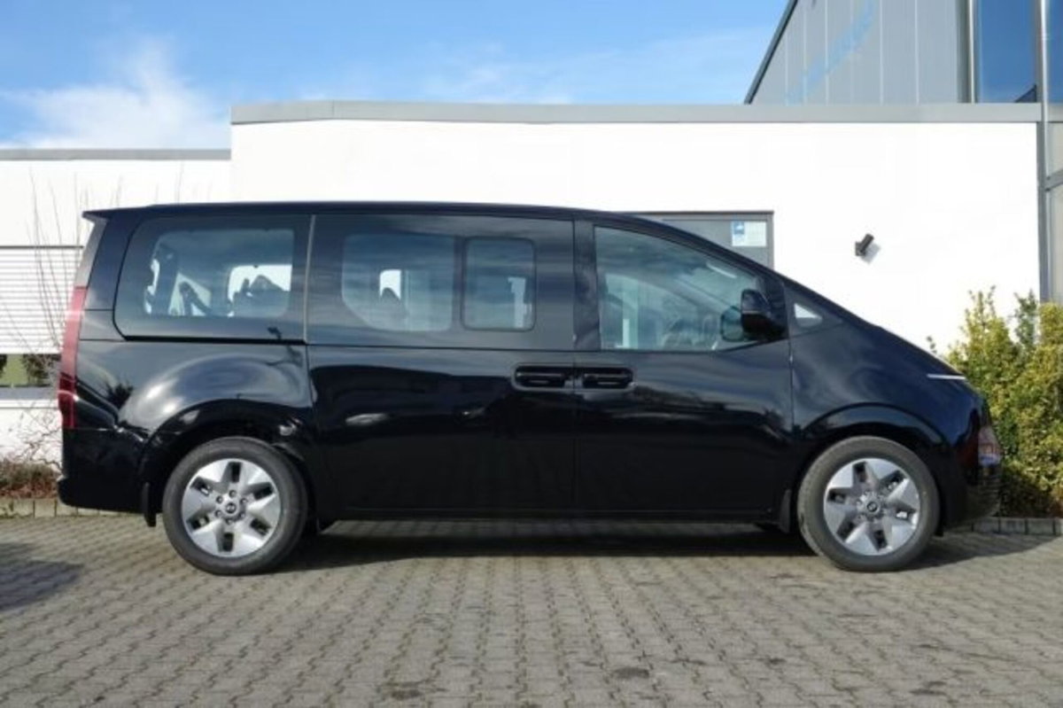 Hyundai Staria 1.6 hev 2wd auto (2)