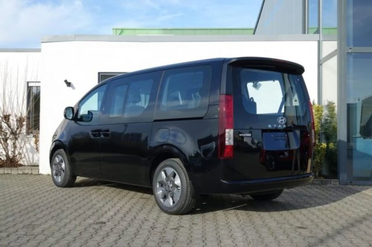 Hyundai Staria 1.6 hev 2wd auto (3)