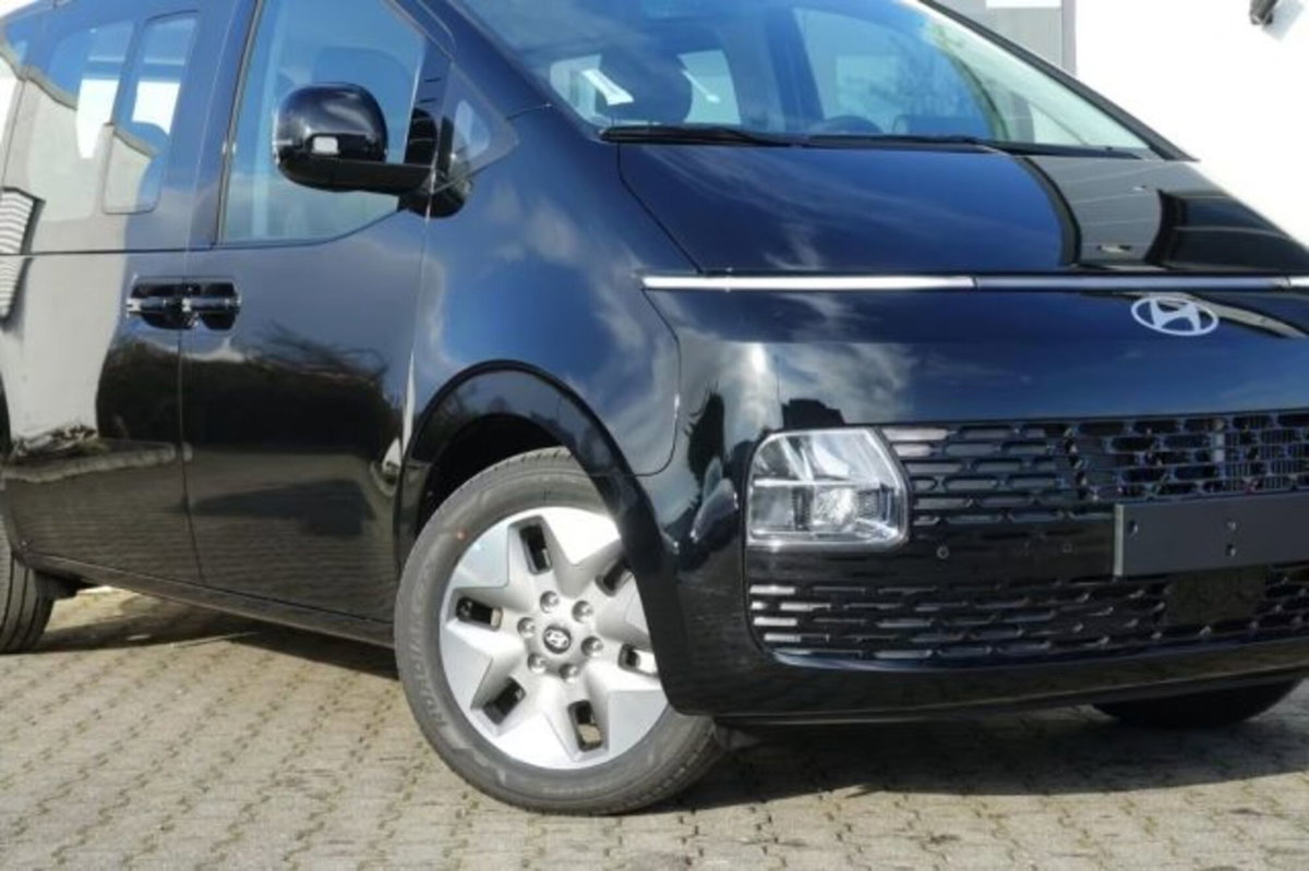Hyundai Staria 1.6 hev 2wd auto (4)