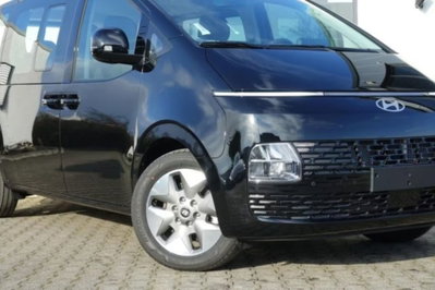 Hyundai Staria 1.6 hev 2wd auto (4)