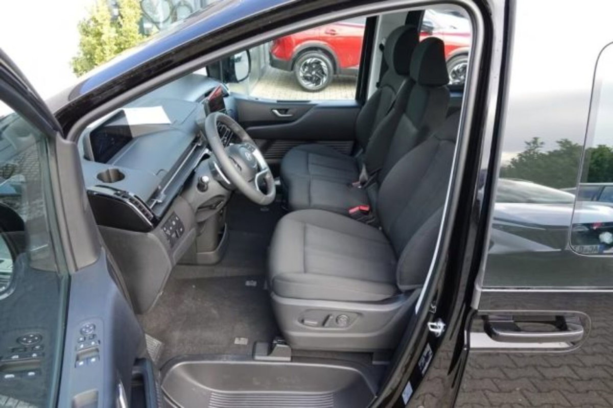 Hyundai Staria 1.6 hev 2wd auto (5)