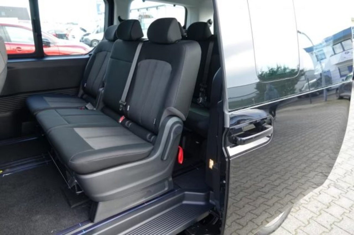 Hyundai Staria 1.6 hev 2wd auto (7)