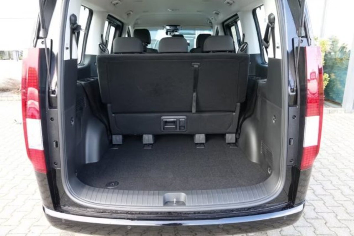 Hyundai Staria 1.6 hev 2wd auto (9)