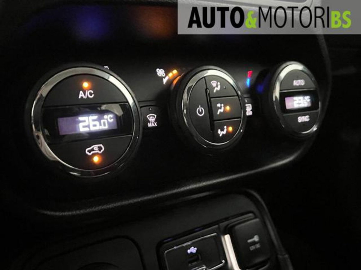 Jeep Renegade 2.0 Mjt 140CV 4WD Active Drive Longitude (13)