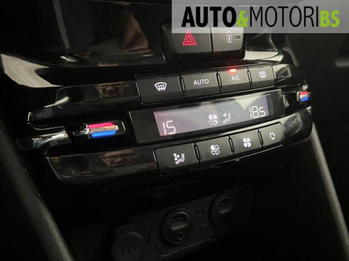 Peugeot 2008 e-HDi 92 CV Stop&Start robotizzato Allure (13)