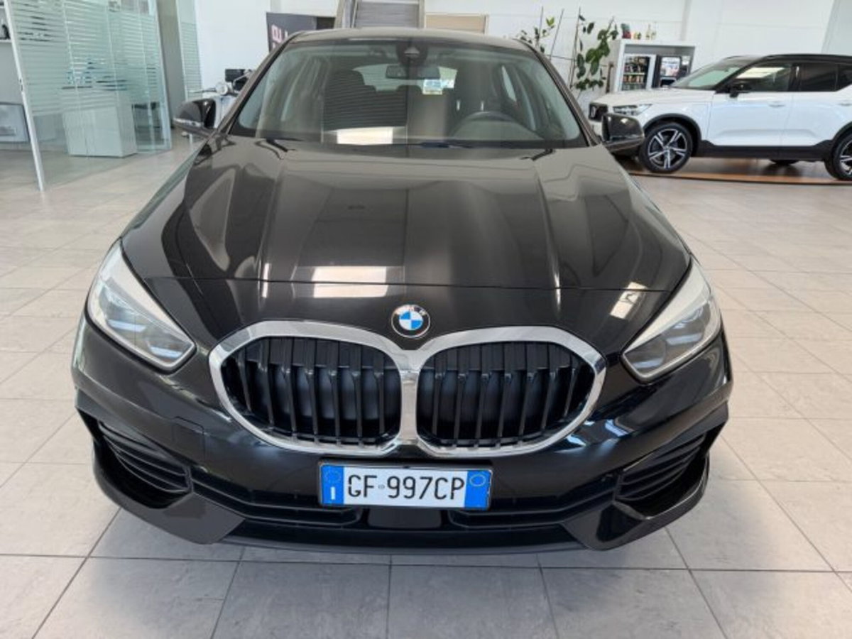 BMW Serie 1 116d 2.0 116CV cat 5 porte Attiva DPF (2)