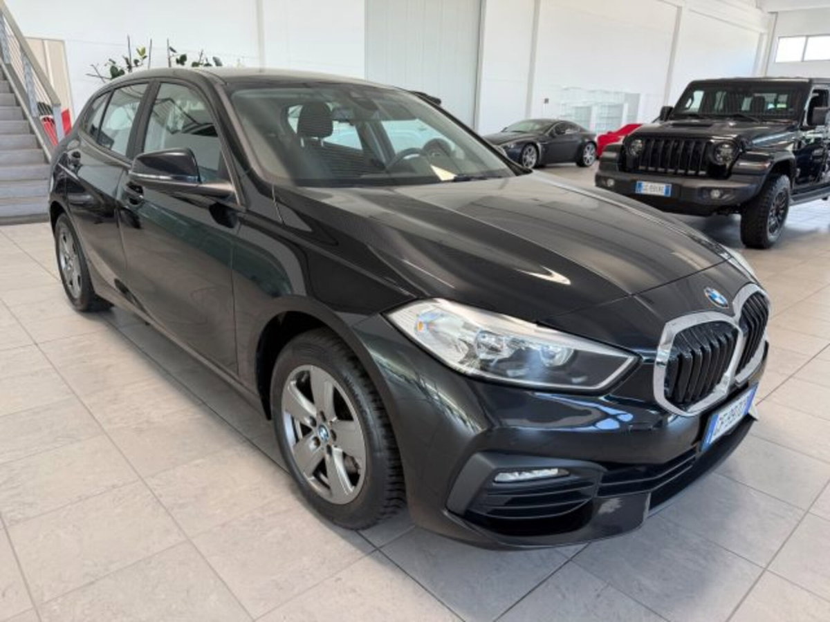 BMW Serie 1 116d 2.0 116CV cat 5 porte Attiva DPF (3)