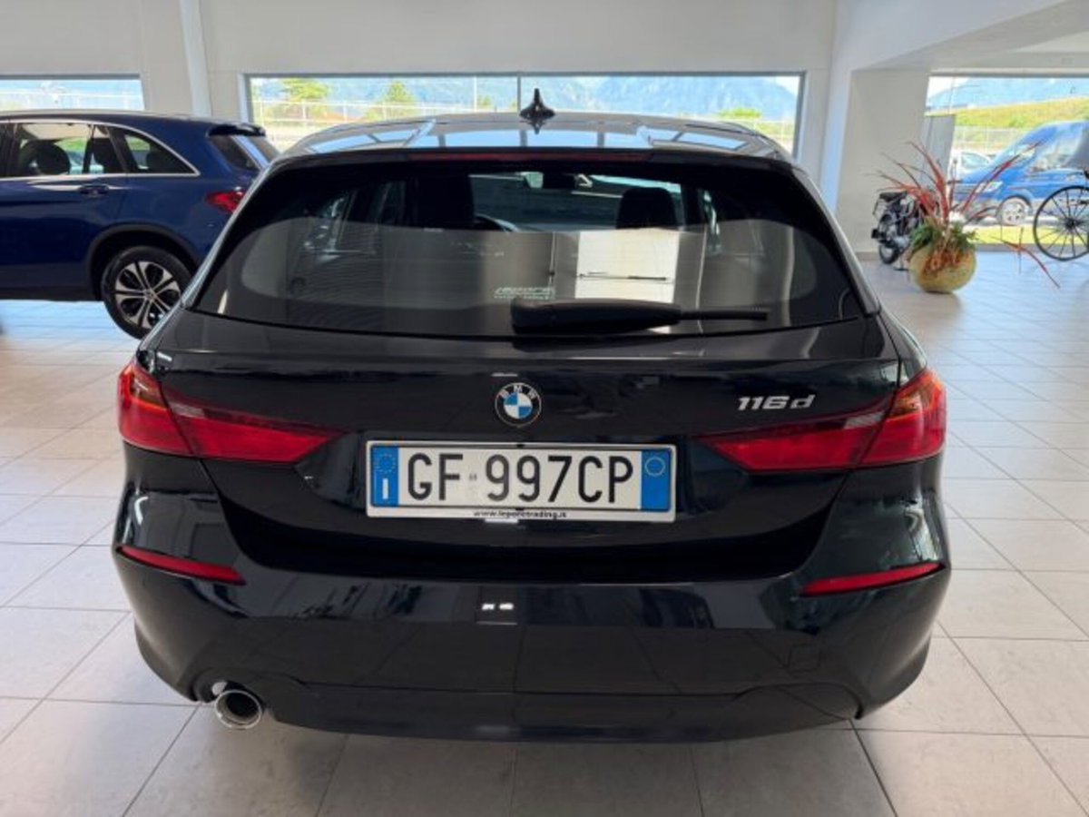 BMW Serie 1 116d 2.0 116CV cat 5 porte Attiva DPF (5)