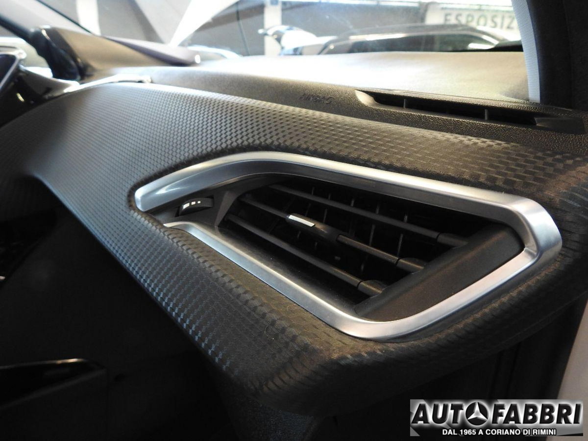 Peugeot 2008 120 S&S Allure (14)