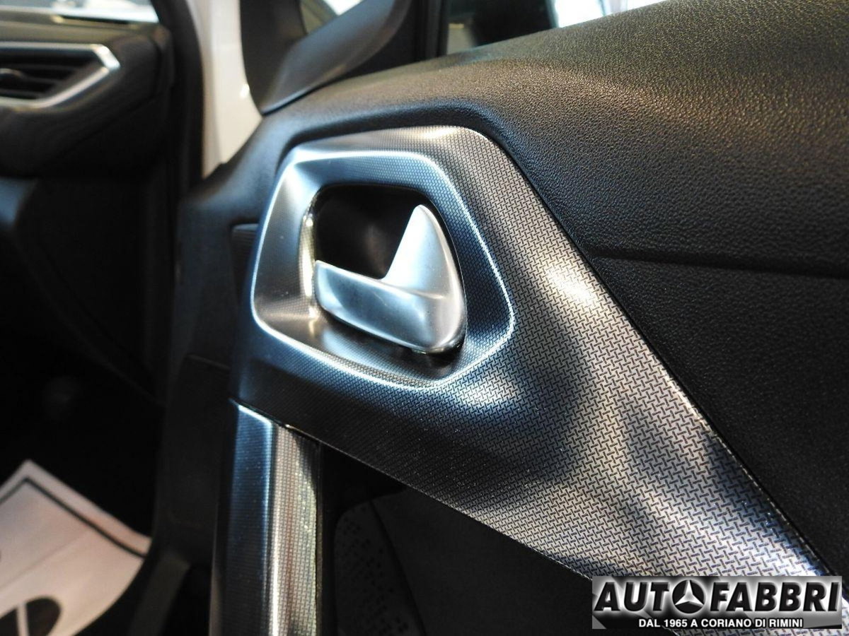 Peugeot 2008 120 S&S Allure (15)