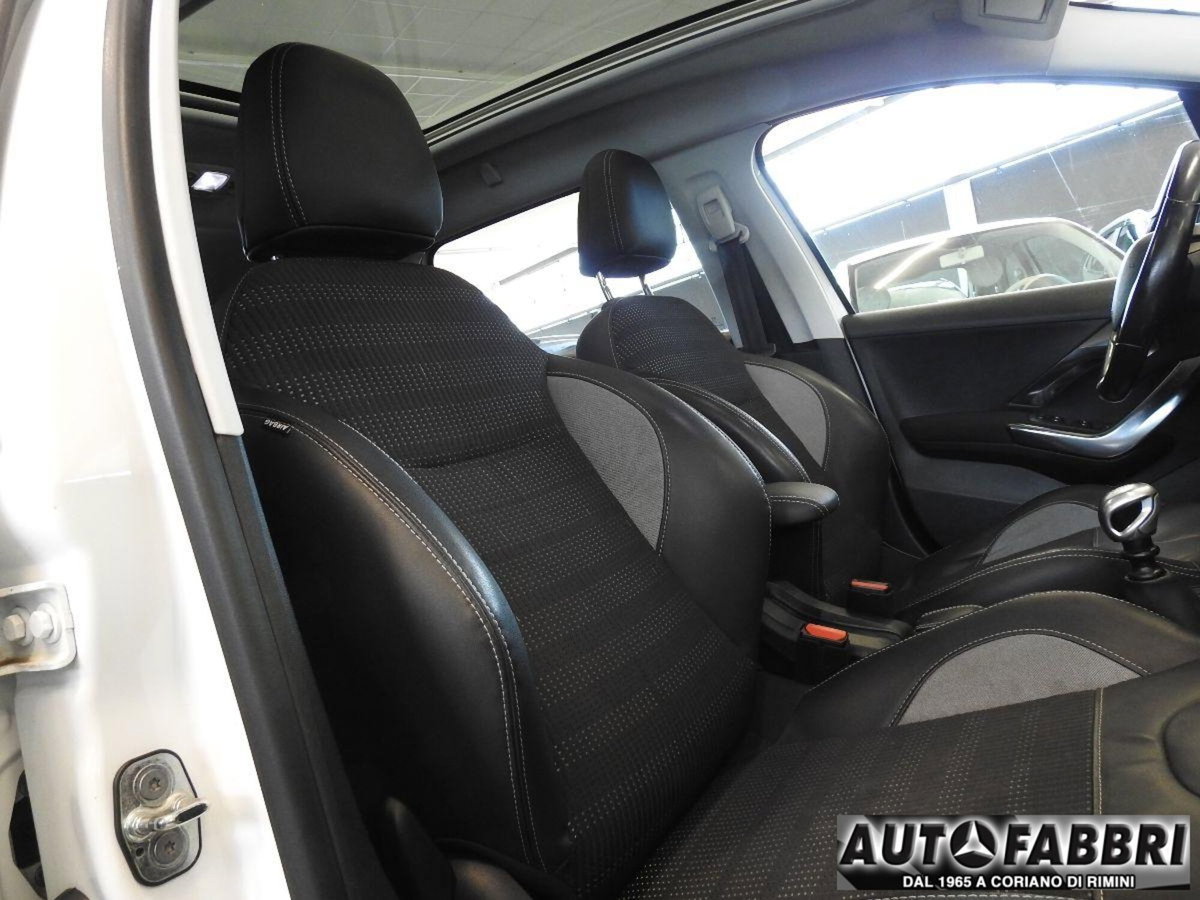 Peugeot 2008 120 S&S Allure (16)