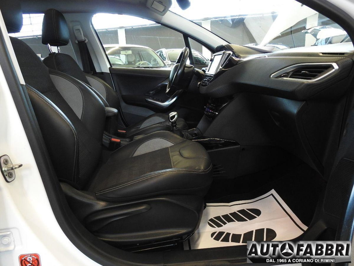 Peugeot 2008 120 S&S Allure (17)
