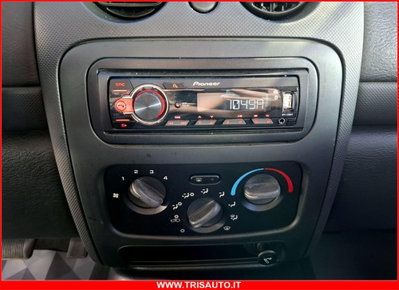Jeep Cherokee 2.8 CRD Sport (13)