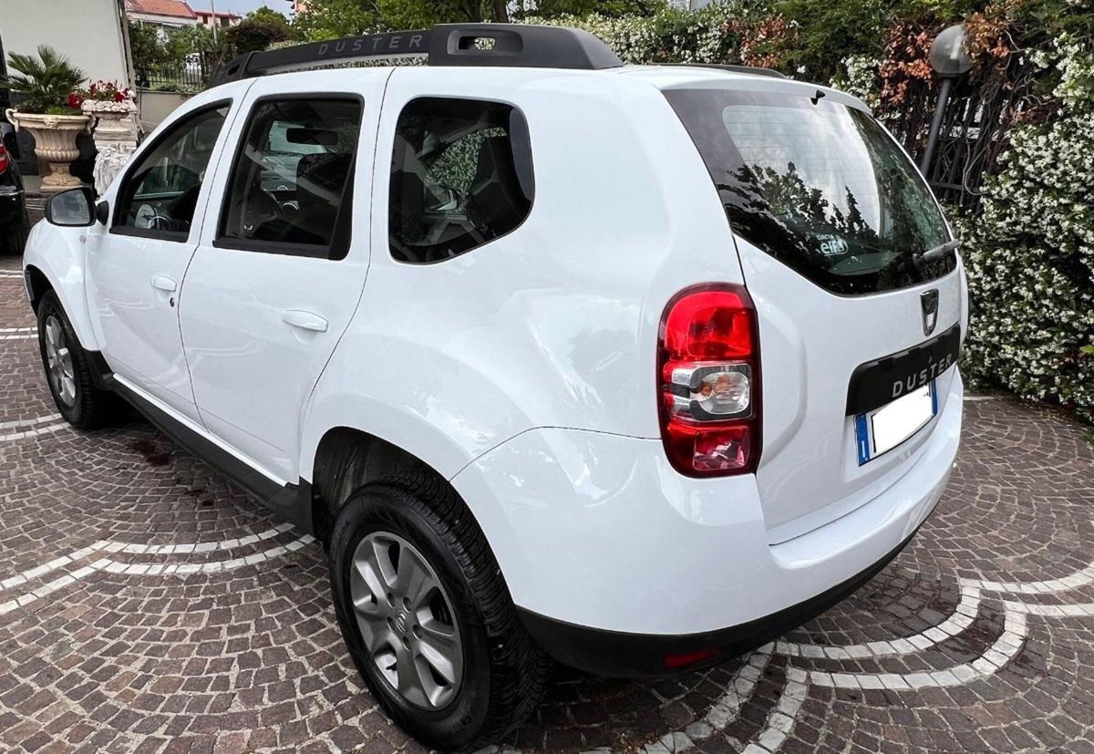 Dacia Duster 1.6 110CV 4x2 Serie Limitata Trasversale (2)