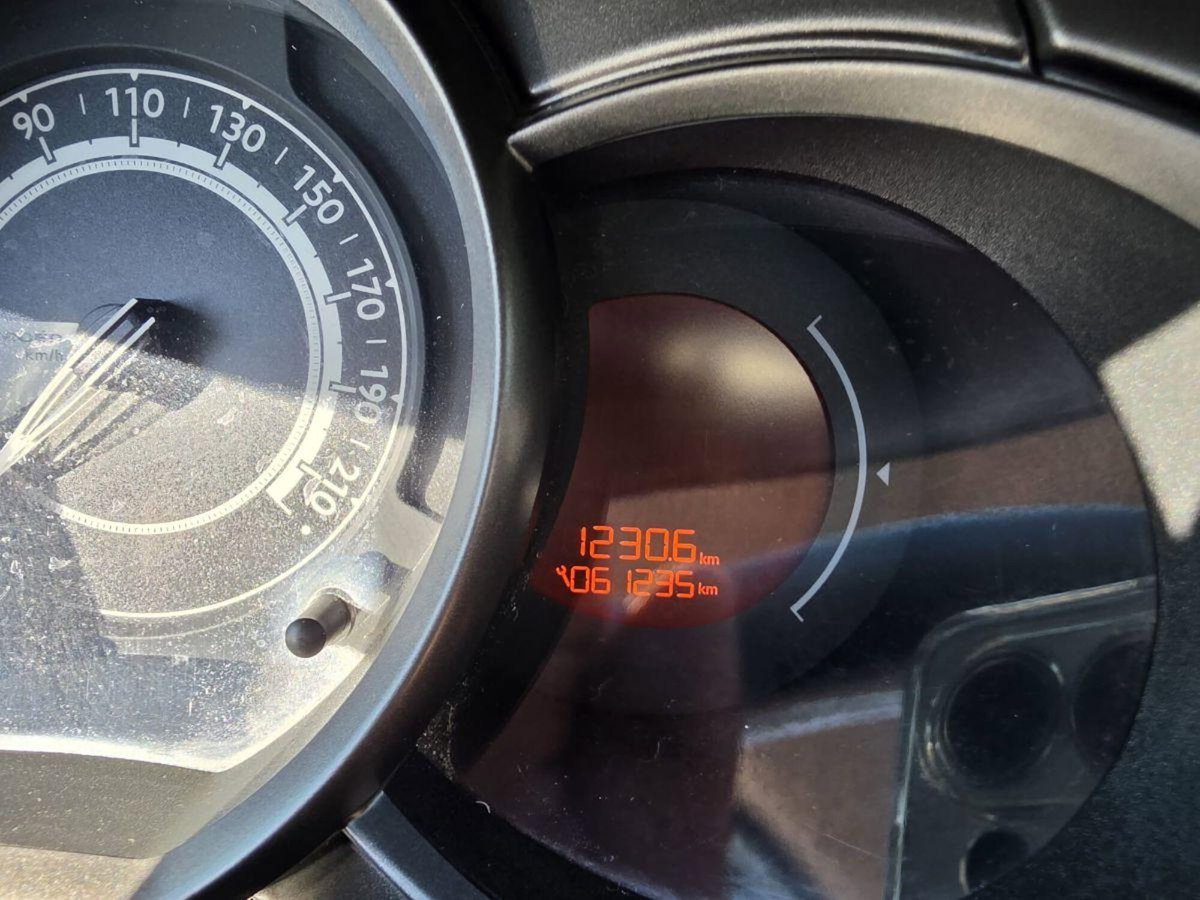 Citroen C3 1.4 HDi 70CV Seduction (12)