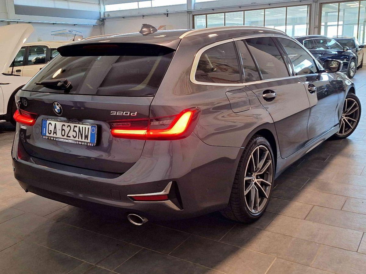 BMW Serie 3 Touring 320d xDrive  Luxury (3)
