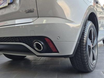 Jaguar E-Pace 2.0D 150 CV AWD aut. R-Dynamic (13)
