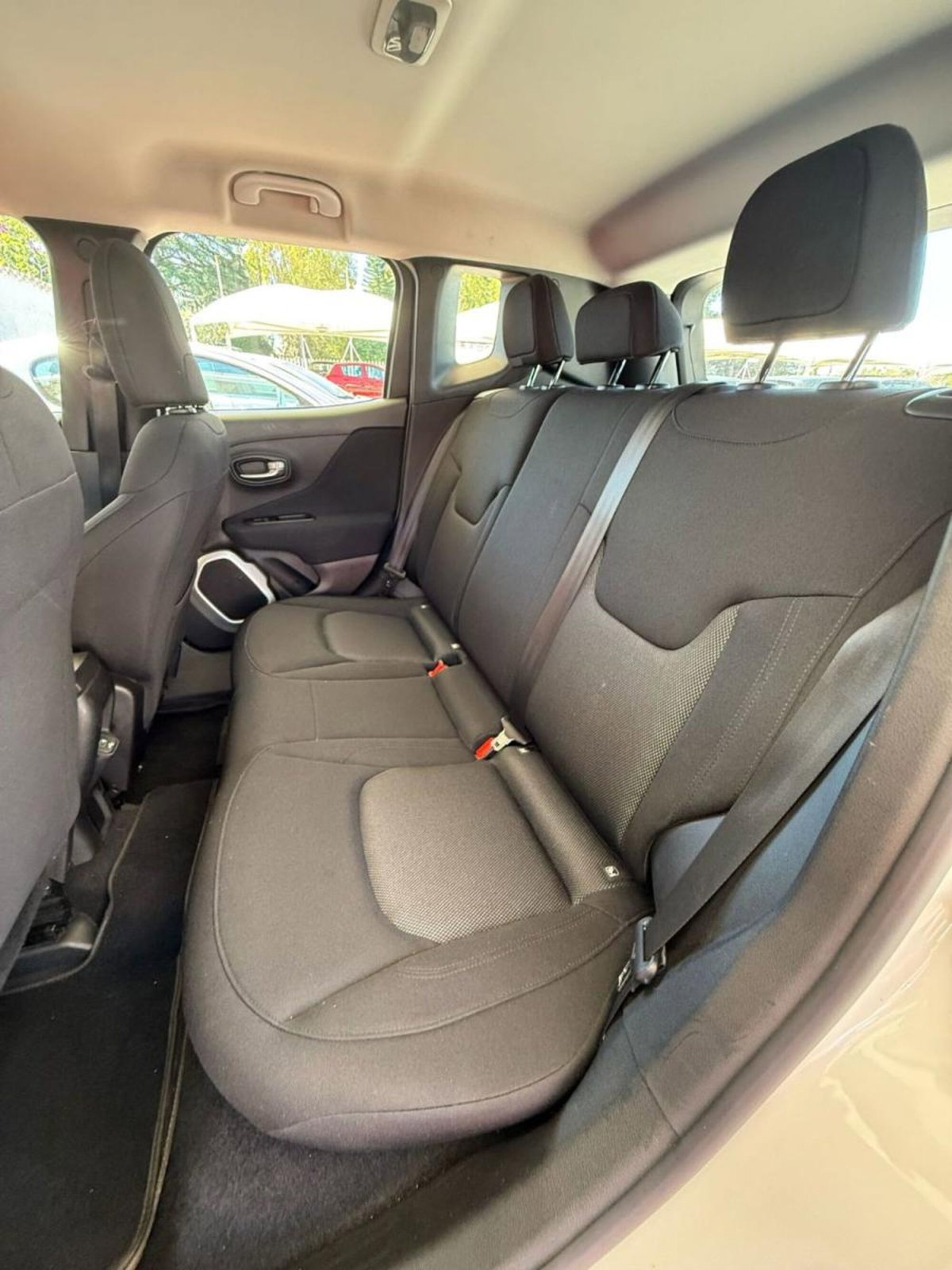 Jeep Renegade 1.6 Mjt DDCT 120 CV S (6)