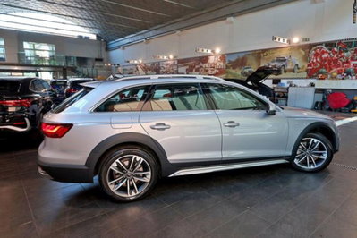 Audi A4 Allroad Allroad 40 2.0 tdi mhev Identity Contrast quattro 204cv s-tronic (11)